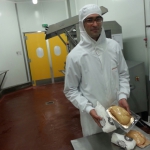 Guillaume Espinet présente le foie gras qui sera livré à la Maison Masse (photo Benjamin Fontaine - Radio France) Guillaume Espinet présente le foie gras qui sera livré à la Maison Masse (photo Benjamin Fontaine - Radio France)